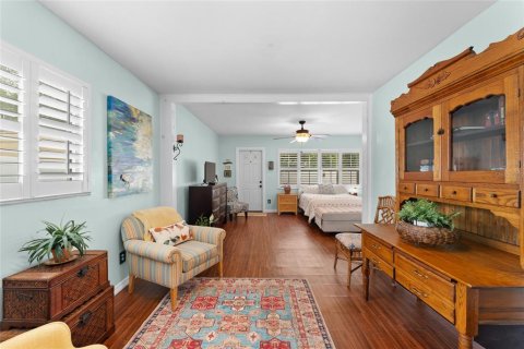 House in Largo, Florida 3 bedrooms, 91.88 sq.m. № 1841702 - photo 29