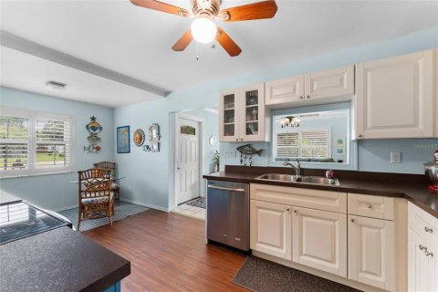 House in Largo, Florida 3 bedrooms, 91.88 sq.m. № 1841702 - photo 14