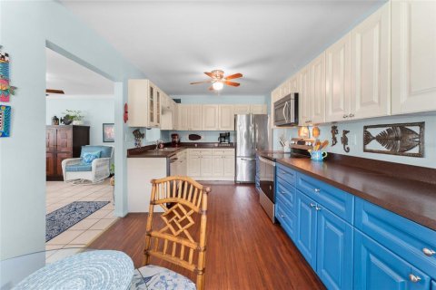 House in Largo, Florida 3 bedrooms, 91.88 sq.m. № 1841702 - photo 11