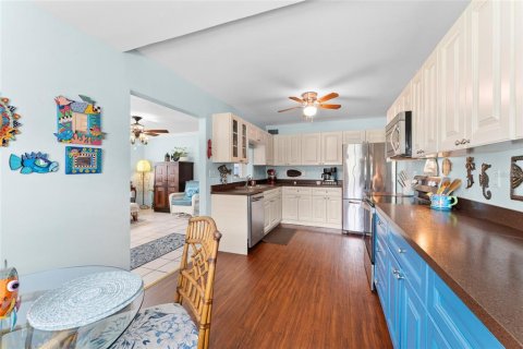 House in Largo, Florida 3 bedrooms, 91.88 sq.m. № 1841702 - photo 13