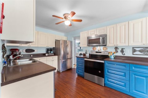 House in Largo, Florida 3 bedrooms, 91.88 sq.m. № 1841702 - photo 8
