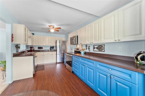 House in Largo, Florida 3 bedrooms, 91.88 sq.m. № 1841702 - photo 12