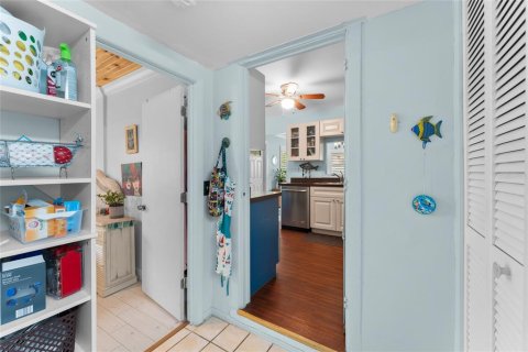 House in Largo, Florida 3 bedrooms, 91.88 sq.m. № 1841702 - photo 23