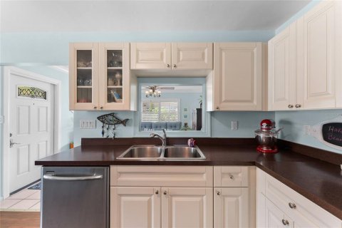 House in Largo, Florida 3 bedrooms, 91.88 sq.m. № 1841702 - photo 16