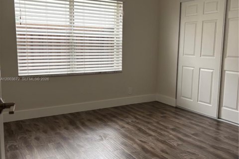 House in Pembroke Pines, Florida 4 bedrooms, 263.75 sq.m. № 2069171 - photo 13