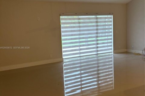 House in Pembroke Pines, Florida 4 bedrooms, 263.75 sq.m. № 2069171 - photo 8