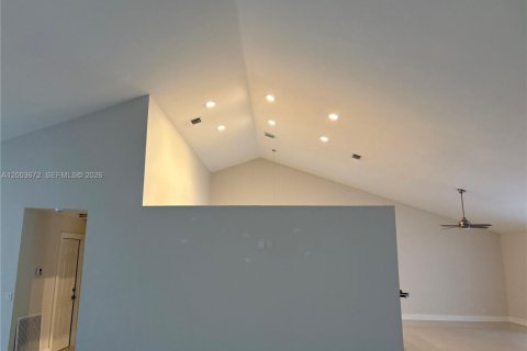 House in Pembroke Pines, Florida 4 bedrooms, 263.75 sq.m. № 2069171 - photo 5