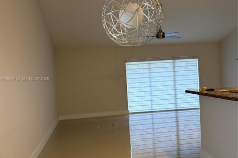 House in Pembroke Pines, Florida 4 bedrooms, 263.75 sq.m. № 2069171 - photo 11