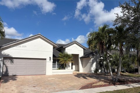 House in Pembroke Pines, Florida 4 bedrooms, 263.75 sq.m. № 2069171