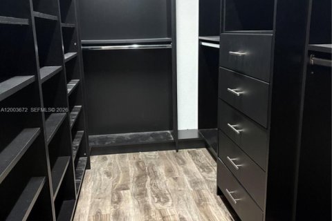 House in Pembroke Pines, Florida 4 bedrooms, 263.75 sq.m. № 2069171 - photo 17