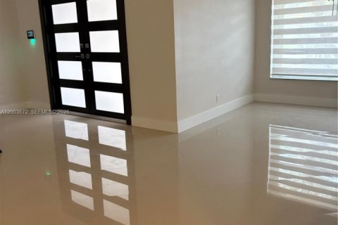 House in Pembroke Pines, Florida 4 bedrooms, 263.75 sq.m. № 2069171 - photo 3