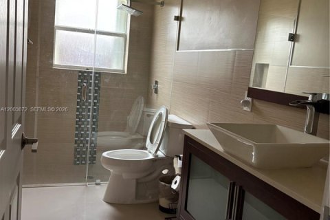 House in Pembroke Pines, Florida 4 bedrooms, 263.75 sq.m. № 2069171 - photo 12