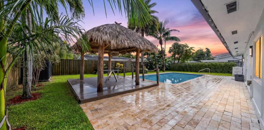Villa ou maison à Lighthouse Point, Floride 3 chambres, 149.57 m2 № 2392552