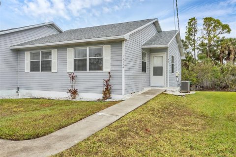 House in Port Charlotte, Florida 2 bedrooms, 80.64 sq.m. № 1629678 - photo 1