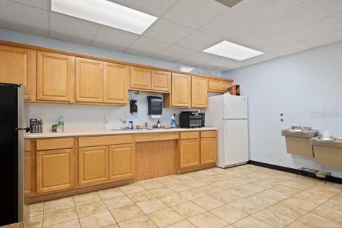 Propiedad comercial en venta en Holiday, Florida, 2119.47 m2 № 1815629 - foto 12