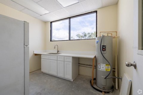 Propiedad comercial en venta en Holiday, Florida, 2119.47 m2 № 1815629 - foto 17