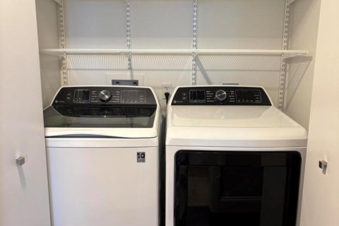 Condo in West Palm Beach, Florida, 1 bedroom № 2261398 - photo 15