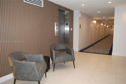 Condo in Pompano Beach, Florida, 2 bedrooms № 2019766 - photo 21