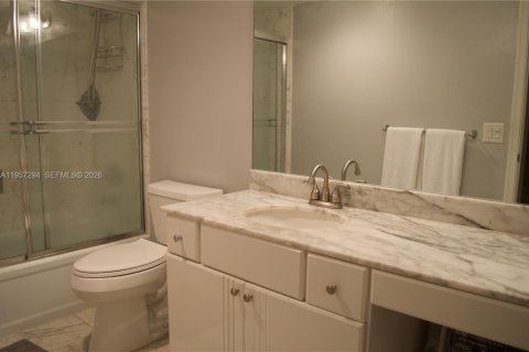 Condo in Pompano Beach, Florida, 2 bedrooms № 2019766 - photo 19