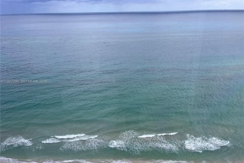 Condo in Pompano Beach, Florida, 2 bedrooms № 2019766 - photo 30