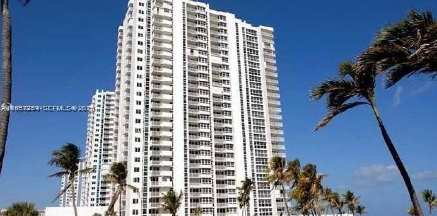 Condo in Pompano Beach, Florida, 2 bedrooms № 2019766