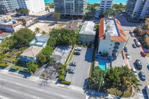 Commercial property in Surfside, Florida № 1715977 - photo 5