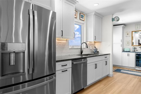 Condo in Dunedin, Florida, 3 bedrooms  № 2396338 - photo 13