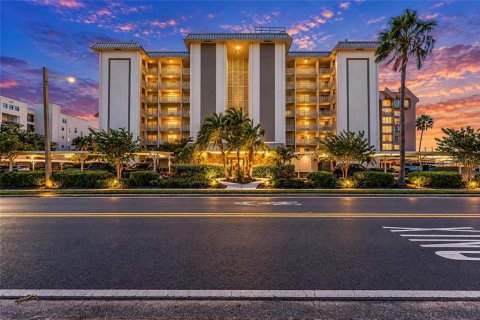 Condo in Dunedin, Florida, 3 bedrooms  № 2396338