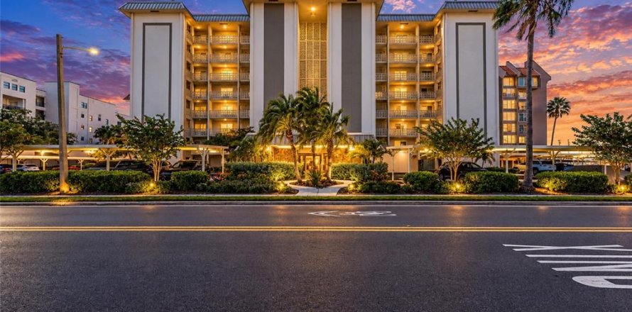 Condo in Dunedin, Florida, 3 bedrooms  № 2396338