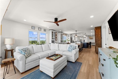 Condo in Dunedin, Florida, 3 bedrooms  № 2396338 - photo 26