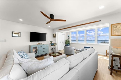 Condo in Dunedin, Florida, 3 bedrooms  № 2396338 - photo 21