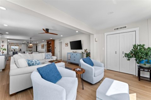 Condo in Dunedin, Florida, 3 bedrooms  № 2396338 - photo 23