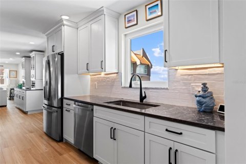 Condo in Dunedin, Florida, 3 bedrooms  № 2396338 - photo 9