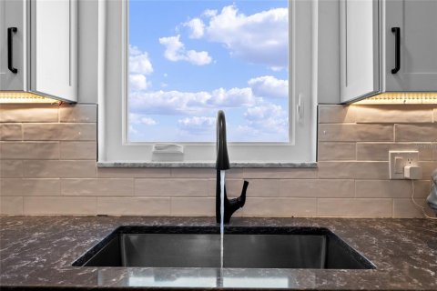 Condo in Dunedin, Florida, 3 bedrooms  № 2396338 - photo 10