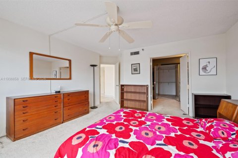 Condo in Aventura, Florida, 2 bedrooms  № 1999092 - photo 15