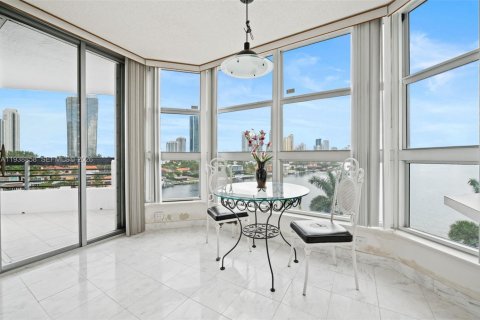 Condo in Aventura, Florida, 2 bedrooms  № 1999092 - photo 3