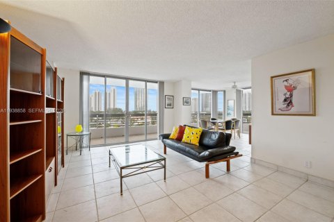 Condo in Aventura, Florida, 2 bedrooms  № 1999092 - photo 6