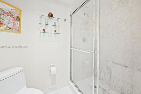 Condo in Aventura, Florida, 2 bedrooms  № 1999092 - photo 18