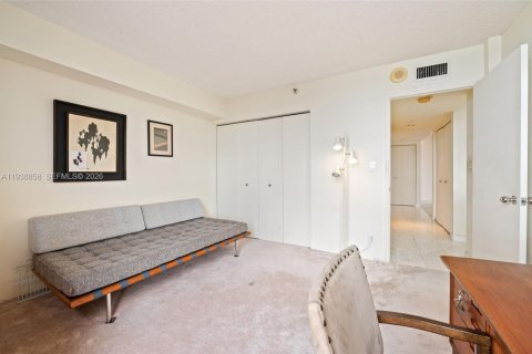 Condo in Aventura, Florida, 2 bedrooms  № 1999092 - photo 20