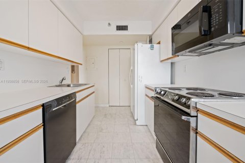Condo in Aventura, Florida, 2 bedrooms  № 1999092 - photo 10