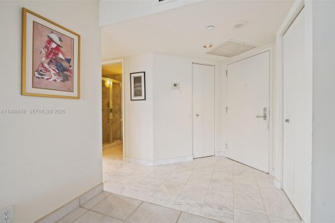Condo in Aventura, Florida, 2 bedrooms  № 1999092 - photo 5