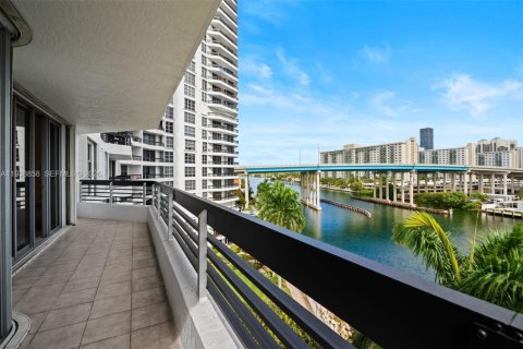 Condo in Aventura, Florida, 2 bedrooms  № 1999092 - photo 24