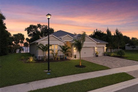 House in Cocoa, Florida 4 bedrooms, 236.62 sq.m. № 2393517 - photo 6