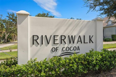 House in Cocoa, Florida 4 bedrooms, 236.62 sq.m. № 2393517 - photo 12