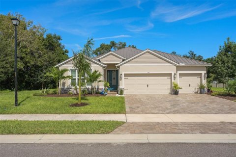 House in Cocoa, Florida 4 bedrooms, 236.62 sq.m. № 2393517
