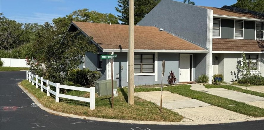 Townhouse in Clearwater, Florida 2 bedrooms, 83.05 sq.m. № 2209688