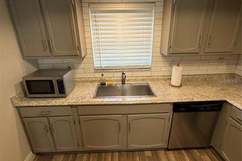 Townhouse in Clearwater, Florida 2 bedrooms, 83.05 sq.m. № 2209688 - photo 15