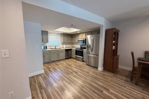 Townhouse in Clearwater, Florida 2 bedrooms, 83.05 sq.m. № 2209688 - photo 11