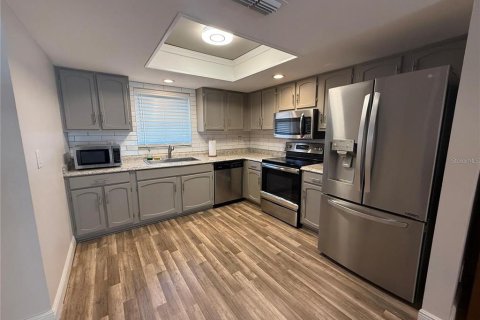 Townhouse in Clearwater, Florida 2 bedrooms, 83.05 sq.m. № 2209688 - photo 12