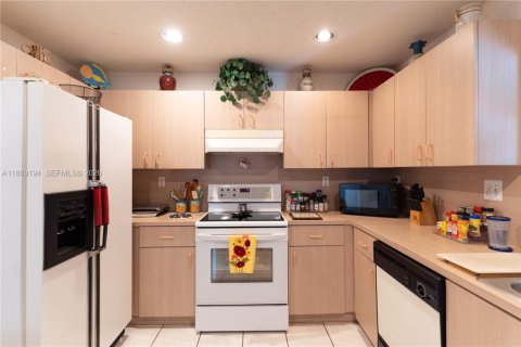 Купить виллу или дом в Майами, Флорида 4 спальни, 226.31м2, № 2155092 - фото 15